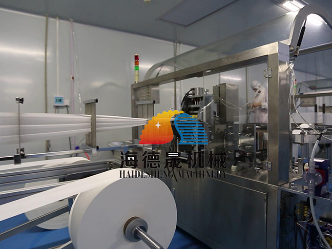 國(guó)內(nèi)單片四邊封濕巾機(jī)客戶(hù)現(xiàn)場(chǎng)