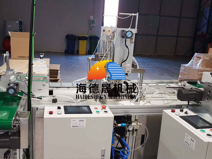 西班牙客戶(hù)口罩機(jī)工作現(xiàn)場(chǎng)