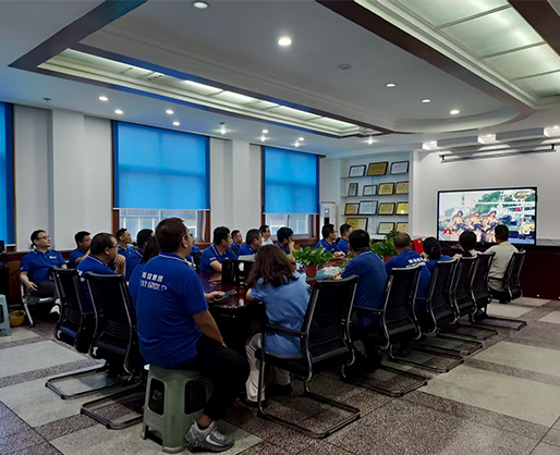 鄭州海德晟機(jī)械全員共觀閱兵盛典，以匠心裝備致敬強(qiáng)國(guó)征程